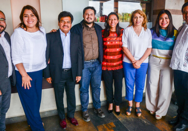 Sebastián Ramírez, presidente de Morena CDMX, y Lourdes Paz, secretaria general del CEE, se reunieron esta tarde con alcaldes y alcaldesas de Morena en la Ciudad de México para hacer un llamado a mantener una actitud fraterna, de respeto, compañerismo y unidad de cara al proceso interno de definición del coordinador o coordinadora de la Defensa de la Transformación en la capital.