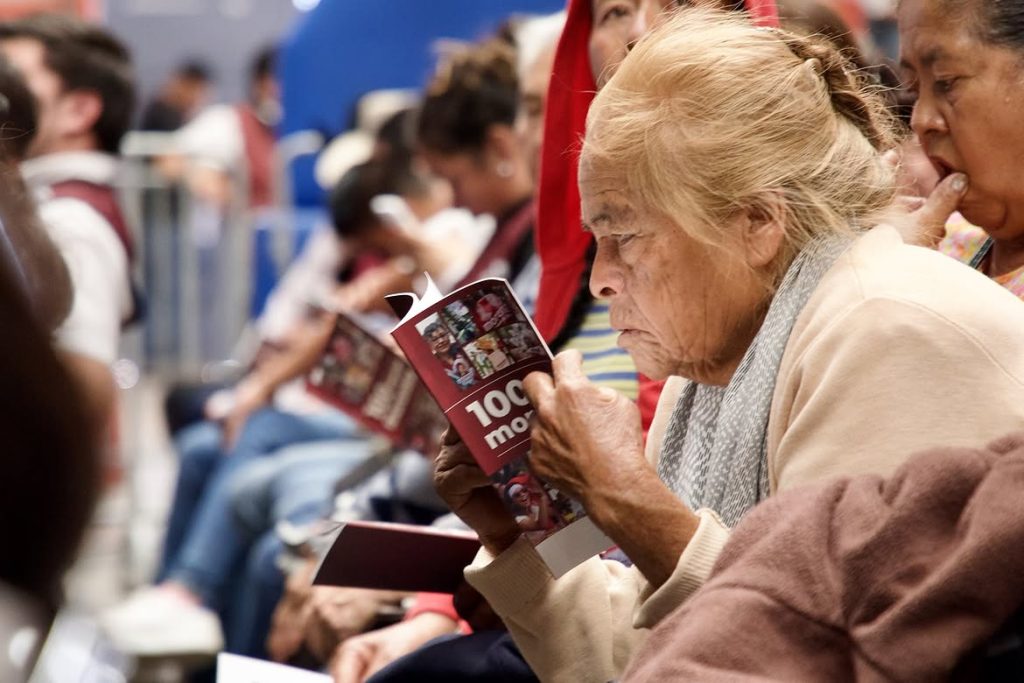 Militantes y simpatizantes de nuestro movimiento recibieron los 100 POSTULADOS DE UN-UNA MORENIS